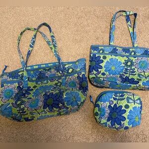 Vera Bradley Retired Doodle Daisy Quilted Tote and Cosmetic Bag Set